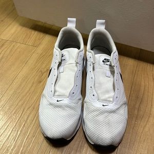 Women’s Nike AirMax Tavas 9.5